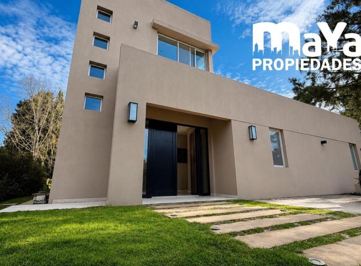 Casa · 240m² · 4 Ambientes