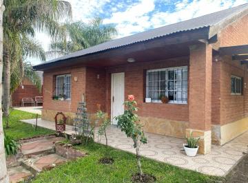 Casa · 92m² · 4 Ambientes · 2 Cocheras · Venta Casa, 2 Dorm., Pileta, Parque Sakura, Exaltacion de La Cruz