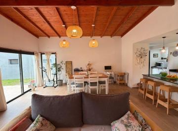 Casa · 112m² · 3 Ambientes · Casa 3 Amb en Venta con Parque en Lo Mejor del Bosque Peralta Ramos