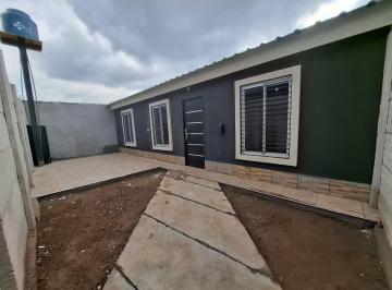 Casa · 40m² · 2 Ambientes · 1 Cochera · Casa en Alquiler Barrio Los Plumerillos Las Heras