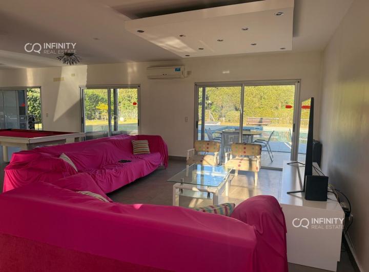 Casa · 220m² · 5 Ambientes · 3 Cocheras