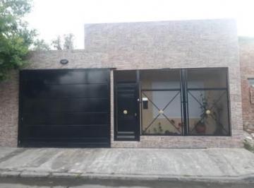 Casa · 150m² · 2 Dormitorios · 2 Cocheras · Casa en Temperley