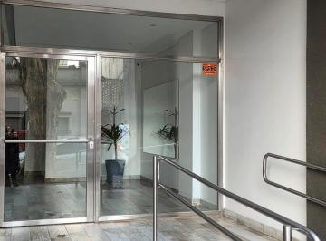 Departamento · 60m² · 3 Ambientes · Amplio Departamento de 70,51 m² Totales | Primer Piso | a m de Floresta