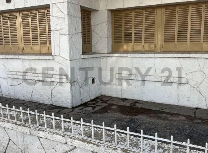 Oficina comercial · 300m² · 10 Ambientes · 2 Cocheras