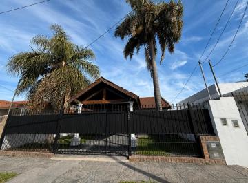 Casa · 90m² · 4 Ambientes · 1 Cochera · Casa Alquiler Ituzaingo