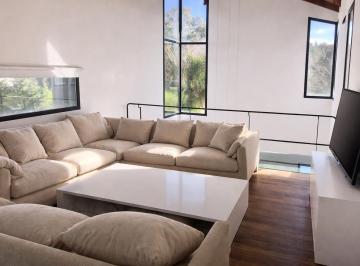 Casa · 300m² · 8 Ambientes · 2 Cocheras · Casa en Venta en Saint Thomas Este - Oeste