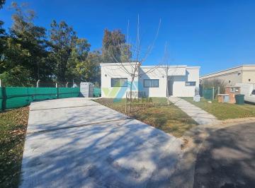 Casa · 121m² · 4 Ambientes · 2 Cocheras · Casa en Venta en Santa Lucia, Pilar del Este, Pilar