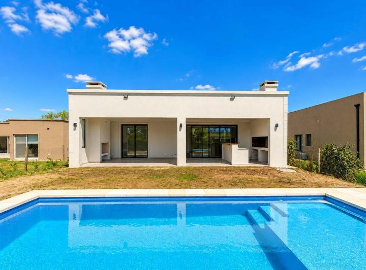 Casa · 133m² · 4 Ambientes · 2 Cocheras