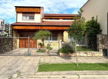Casa · 275m² · 5 Ambientes · 3 Cocheras · Casa - Castelar Norte