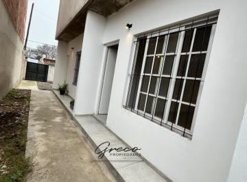 Casa · 10m² · 3 Ambientes · Departamentos Independientes 2 Habitaciones a Estrenar