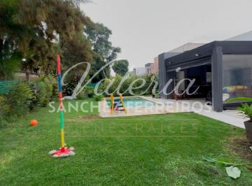 Casa · 200m² · 4 Ambientes · 7 Cocheras · Casa en Venta en Las Golondrinas