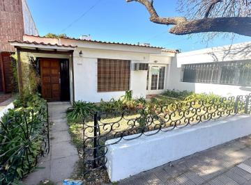 Casa · 105m² · 6 Ambientes · 2 Cocheras · Casa Alquiler 3 Dorm Patio Cochera 2 Baños B° Cerro de Las Rosa