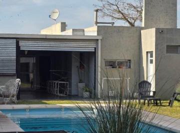 Casa · 147m² · 6 Ambientes · 2 Cocheras · Casa Apta Credito