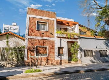 Casa · 90m² · 5 Ambientes · Casa en Devoto de 3 Pisos a Reciclar / Lote Propio de 8 X 9 en Devoto Caba