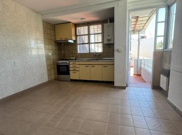 Departamento · 80m² · 4 Ambientes · Alquiler Departamento Tipo Casa en Viamonte 1260 Primer Piso Patio con Parrillero