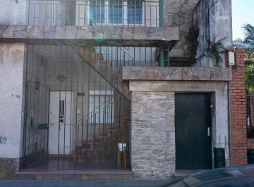 Departamento · 80m² · 4 Ambientes · Alquiler Departamento Tipo Casa en Viamonte 1260 Primer Piso Patio con Parrillero