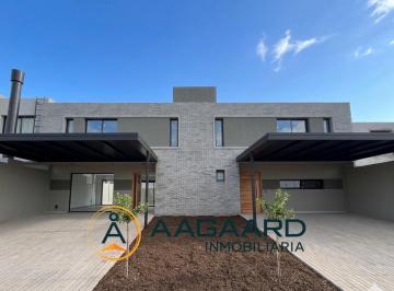 PH · 223m² · 7 Ambientes · 2 Cocheras · Solares de Manantiales Duplex en Venta Premium 3 Dorm Pileta y Cava