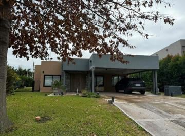 Casa · 265m² · 4 Ambientes · 4 Cocheras · Casa en Venta en Ayres Plaza, Pilar, G. B. a. Zona Norte