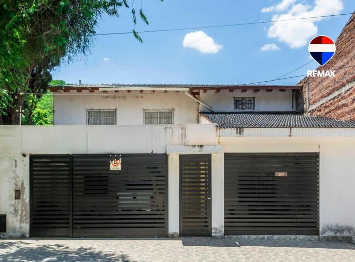 Casa · 193m² · 7 Ambientes · 3 Cocheras