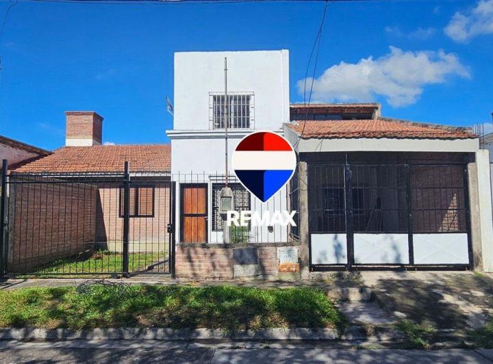 Casa · 140m² · 8 Ambientes · 1 Cochera