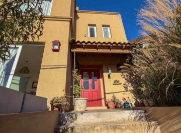 Casa · 171220m² · 4 Ambientes · 1 Cochera · Casa 3 Dorm en Barrio Uncas - Tandil