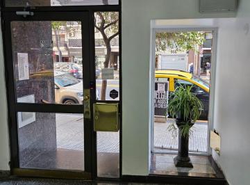 Entrada al edificio · Departamento 2 Ambientes Balvanera