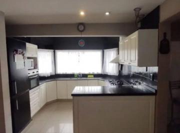 Casa · 180m² · 3 Ambientes · 1 Cochera · Venta Casa en Pilar Centro Parque y Pileta