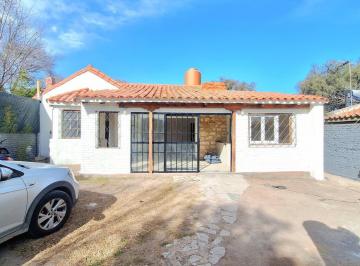 Casa · 692m² · 5 Ambientes · La Cumbre Casa con Pileta Sobre San Martin