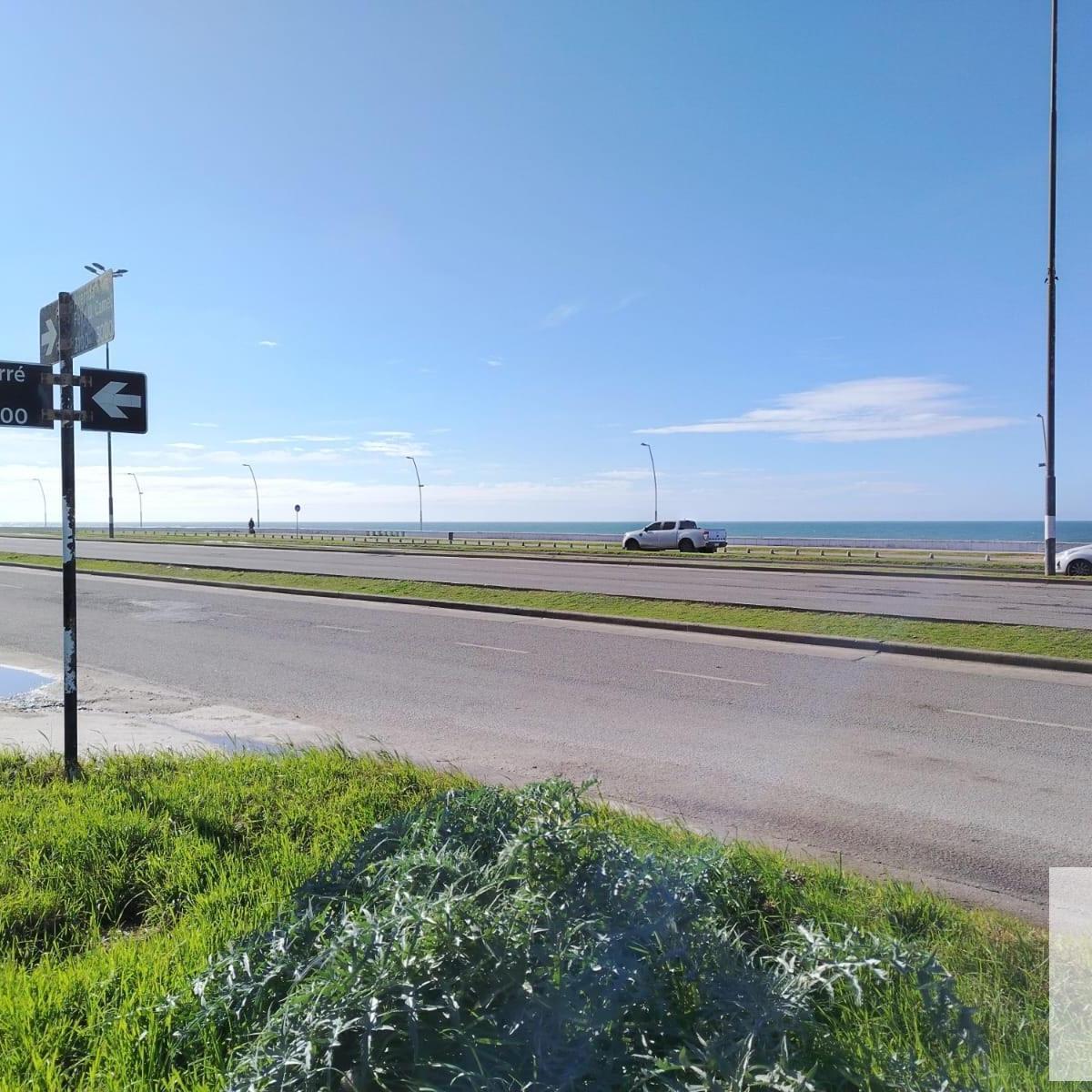 Terreno en venta 372m² en esquina sobre Avenida Felix U. Camet