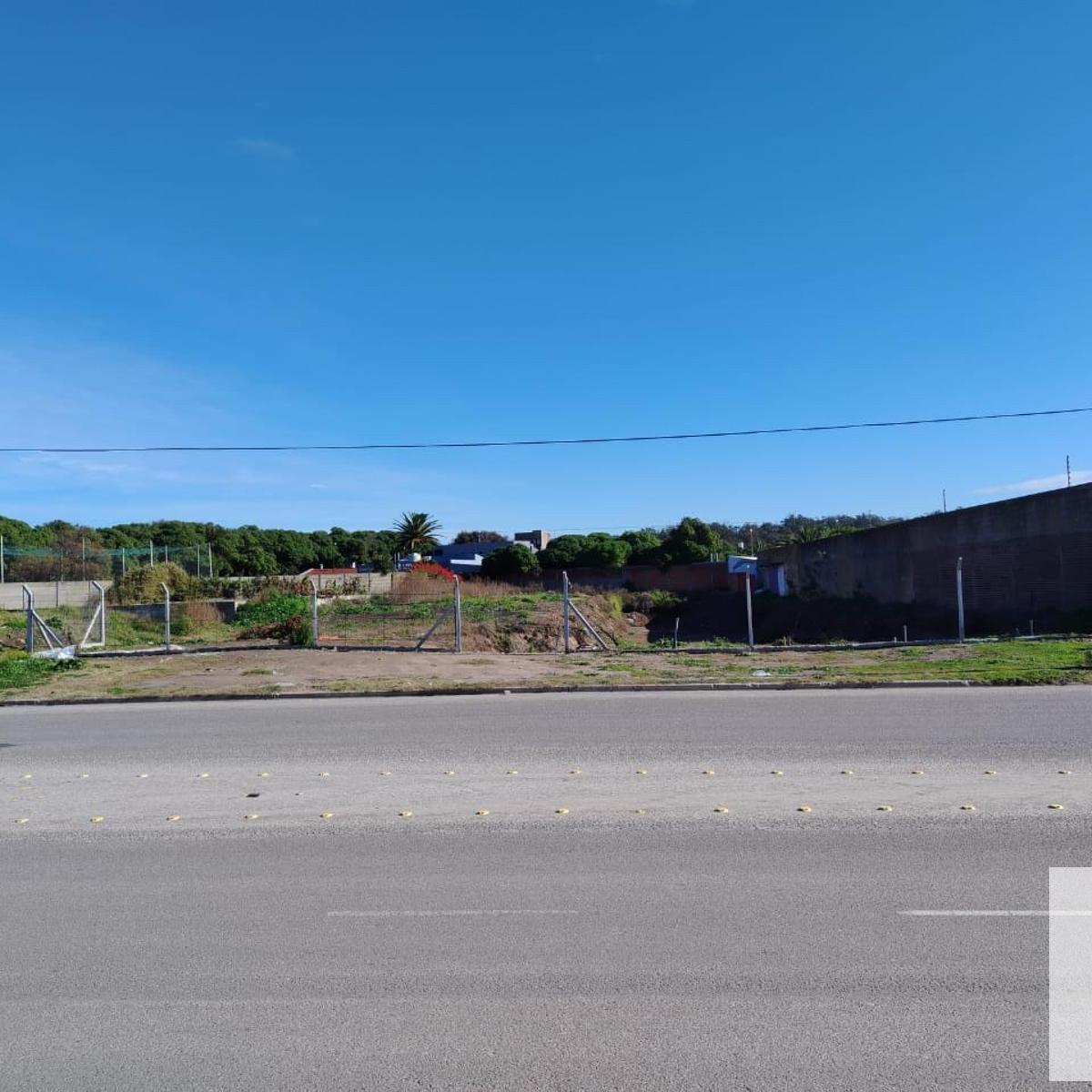 Terreno en venta 1125m² sobre calle Felix U. Camet