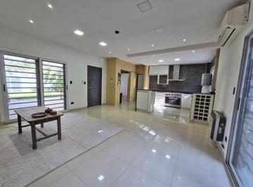 Casa · 107m² · 4 Ambientes · 2 Cocheras · Venta Casa 4 Amb 2 Baños en Hurlingham