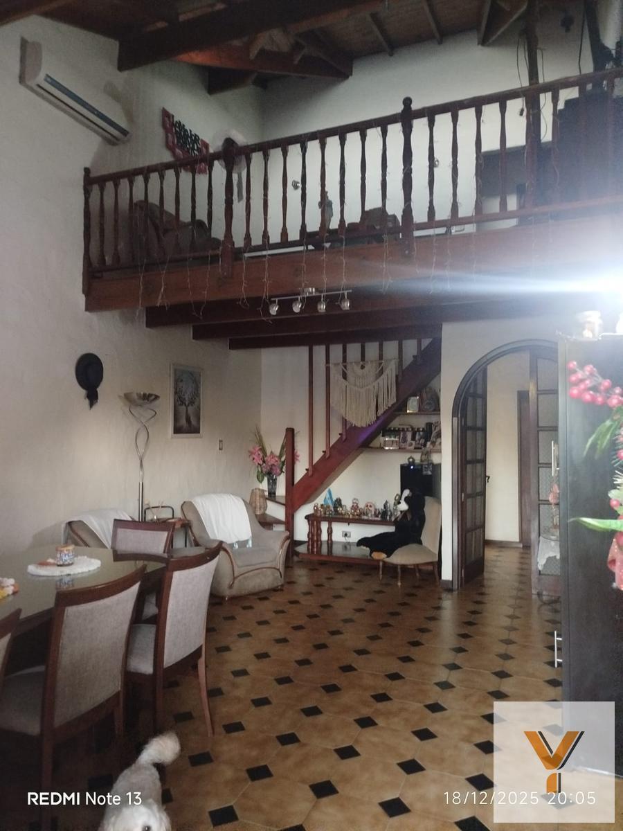 Casa 4 dorm, 269m² con cochera para 3 vehículos — Joaquín V. González