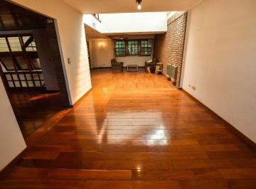 Casa · 333m² · 6 Ambientes · 1 Cochera · Casa en Venta 3 Dorm. + Estudio Patio Abasto