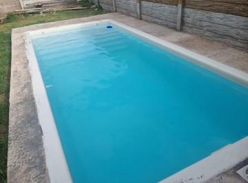 Casa · 94m² · 3 Ambientes · 2 Cocheras · Venta Casa 2 Dorm. Cochera, Pileta Ibarlucea