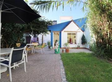 Casa · 273m² · 5 Ambientes · 2 Cocheras · Venta Casa Caseros Centro Apto Credito | Permuta