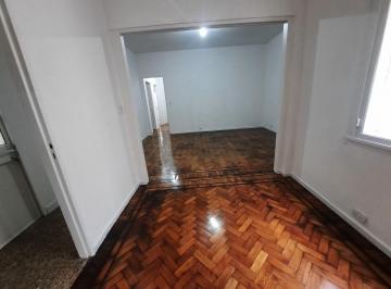 Departamento de 6 ambientes, Recoleta · Departamento 5 Amb /balcón/cocina /dep Completa/1 Banio /apto Prof y Comercial