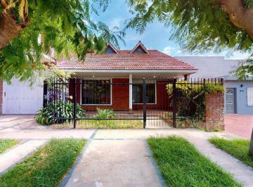 Casa · 209m² · 4 Ambientes · 1 Cochera · Venta Casa 4 Ambientes Apta Credito Colinas
