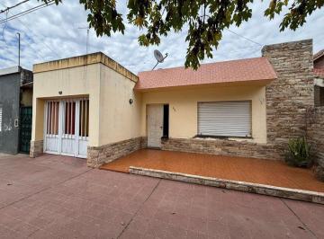 Casa · 150m² · 3 Ambientes · 1 Cochera · Venta / Casa 2 Dorm. / Cochera / Angelica