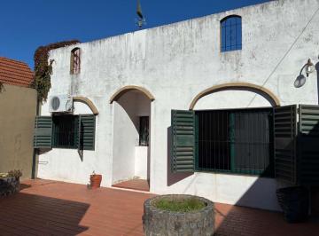 Casa · 199m² · 4 Ambientes · 1 Cochera · Venta de Casa Para Refac/lote de 10x43