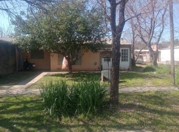 Casa · 91m² · 4 Ambientes · 1 Cochera · Venta Casa Barrio Los Trocos Frente a La Plaza