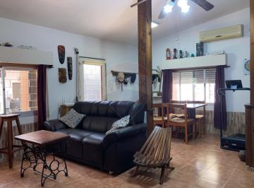 Casa · 198m² · 7 Ambientes · 1 Cochera · Venta de Dos Casas con Piscina en Cno del Andaluz