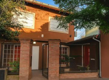 Casa · 162m² · 4 Ambientes · 2 Cocheras · Venta Casa 4 Ambientes Berazategui - Oportunidad