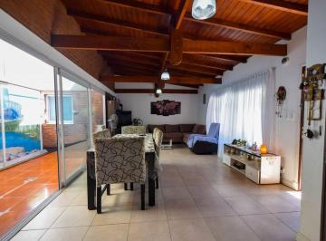 Casa · 110m² · 4 Ambientes · 1 Cochera · Casa 4 Ambientes con Gran Parque Toma Permuta