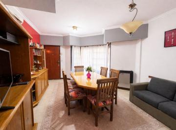 Casa · 124m² · 5 Ambientes · 1 Cochera · Tríplex 5 Amb en Venta Ramos Mejía Apto Credito