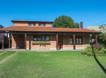 Casa · 240m² · 4 Ambientes · 1 Cochera · Casa de 3 Dorm. en Venta en Venado Tuerto.