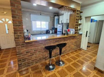 Casa · 219m² · 5 Ambientes · 1 Cochera · Venta Casa con Cochera Mas Locales Zona Comercial