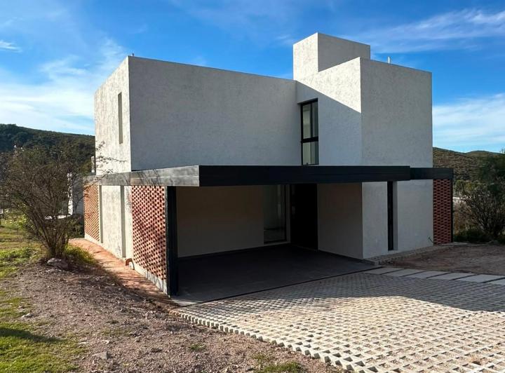 Casa · 150m² · 4 Ambientes · 2 Cocheras
