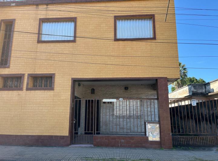 Casa · 275m² · 5 Ambientes · 1 Cochera