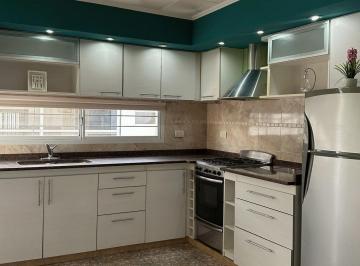 Casa · 155m² · 4 Ambientes · 1 Cochera · Venta Casa 3 Dormis Patio y Jardin en Baigorria