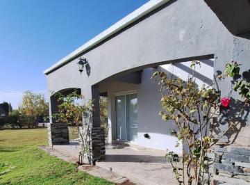 Casa · 344m² · 6 Ambientes · 2 Cocheras · Venta de Gran Casa en Bº Ranchos de La Merced